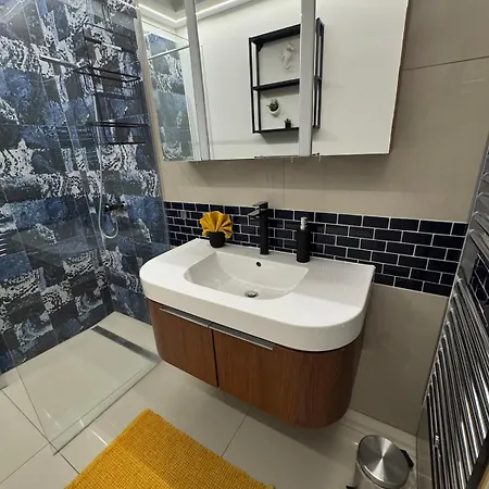 Chic Soho Retreat Spacious 2br Location Daire Budapeşte