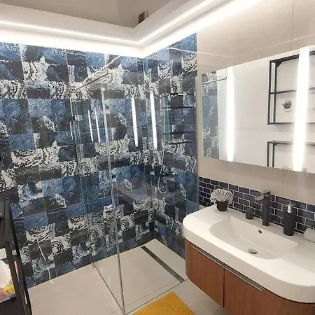Chic Soho Retreat - Downtown *
