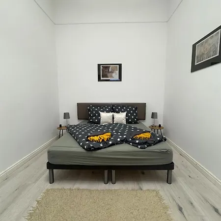 Chic Soho Retreat - Downtown *