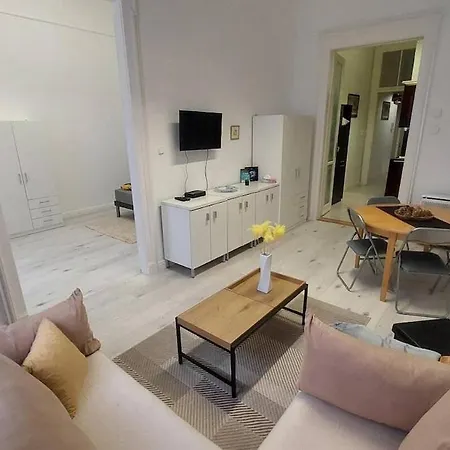Apartamento Chic Soho Retreat Spacious 2br Location Budapest