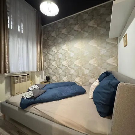 Chic Soho Retreat Spacious 2br Location Apartamento Budapest