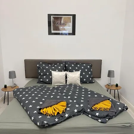 Chic Soho Retreat Spacious 2br Location